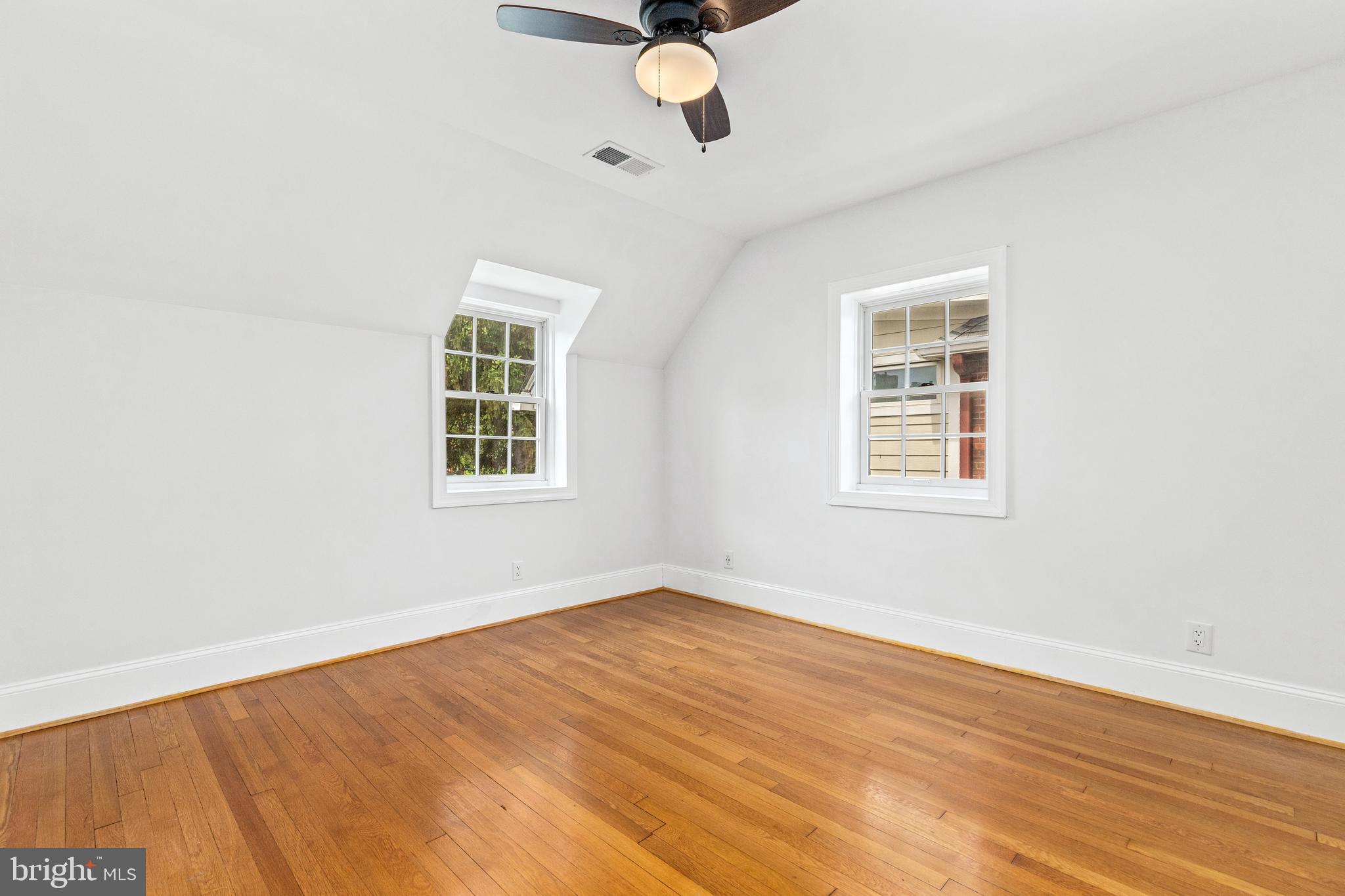 1608 Manchester Ln NW