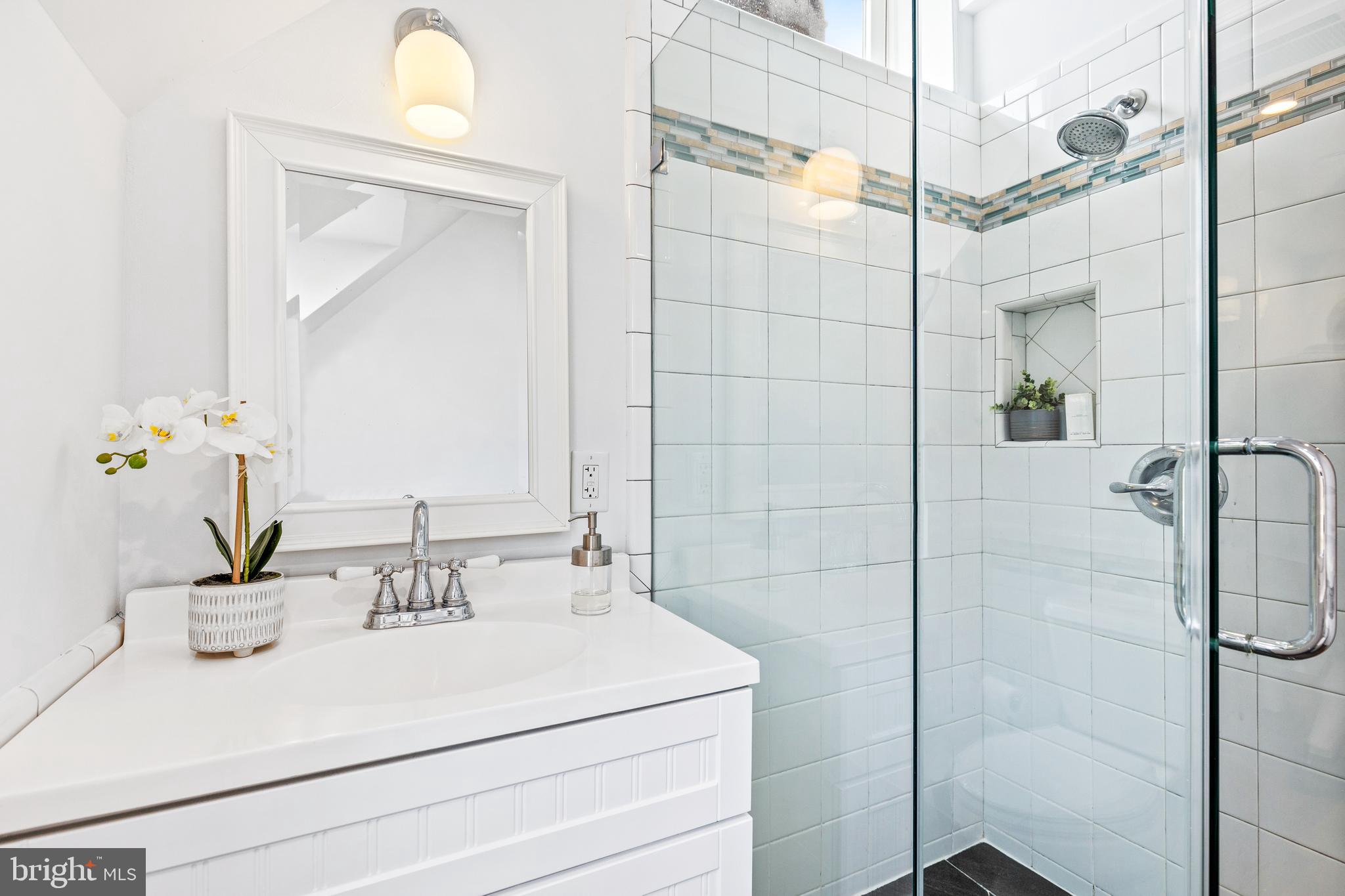 1608 Manchester Ln NW