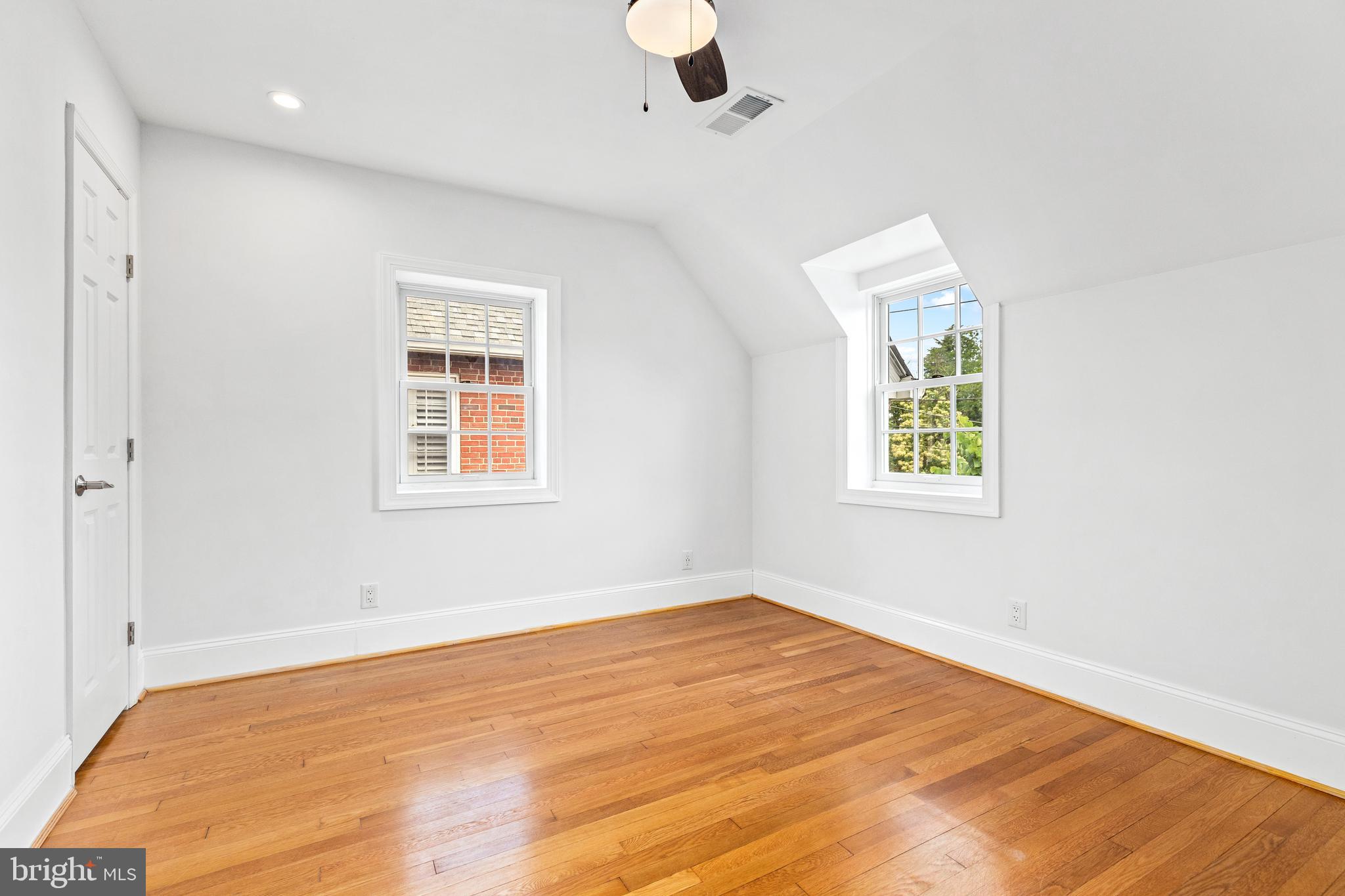 1608 Manchester Ln NW