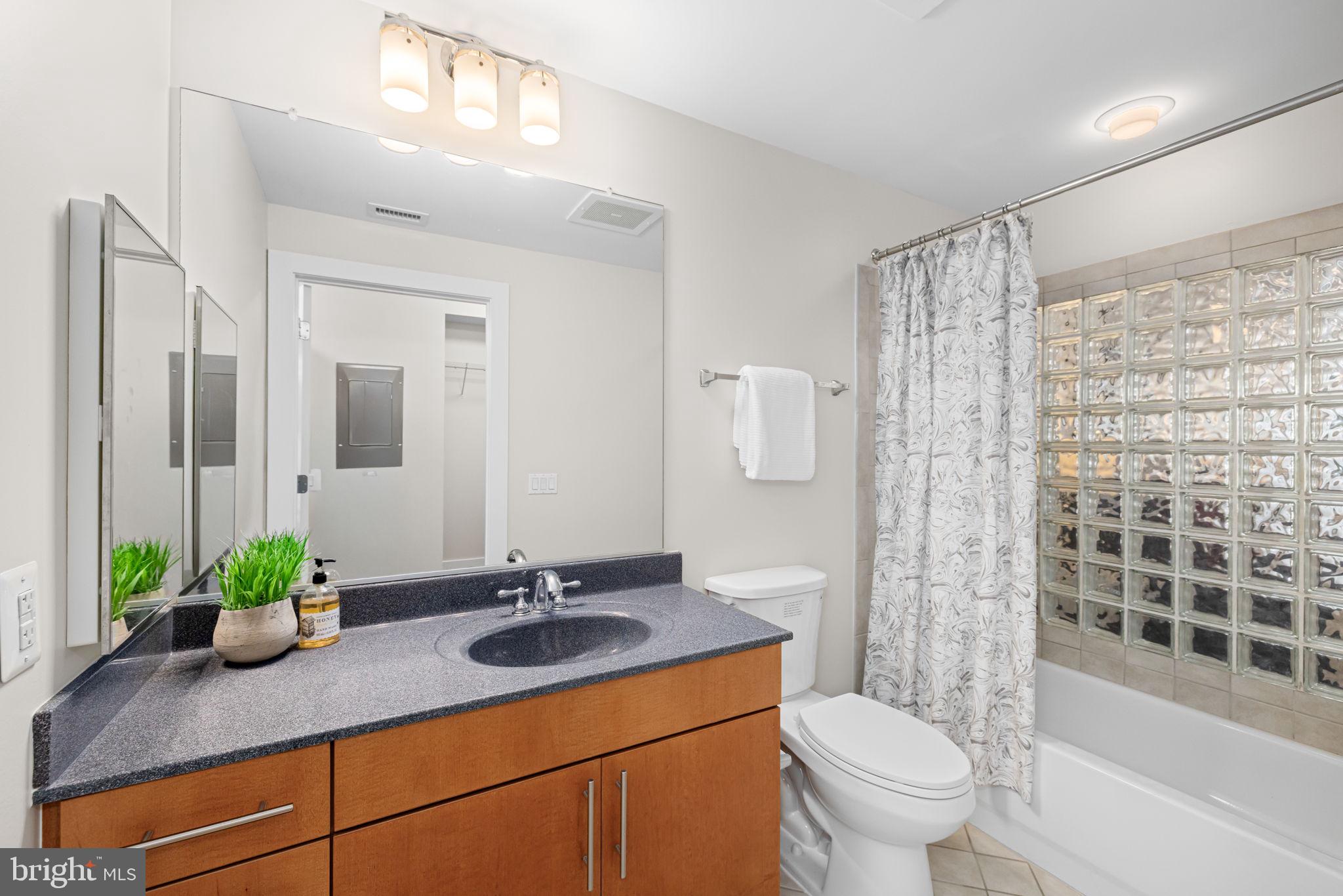 1390 KENYON STREET NW 524