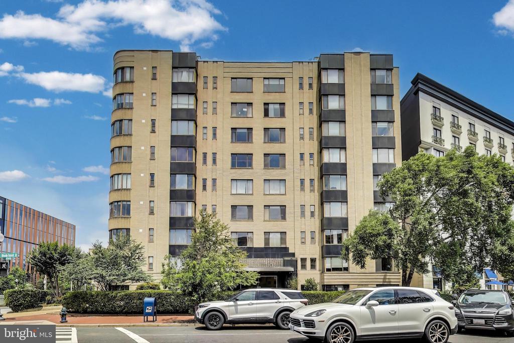 1 SCOTT CIRCLE NW 305