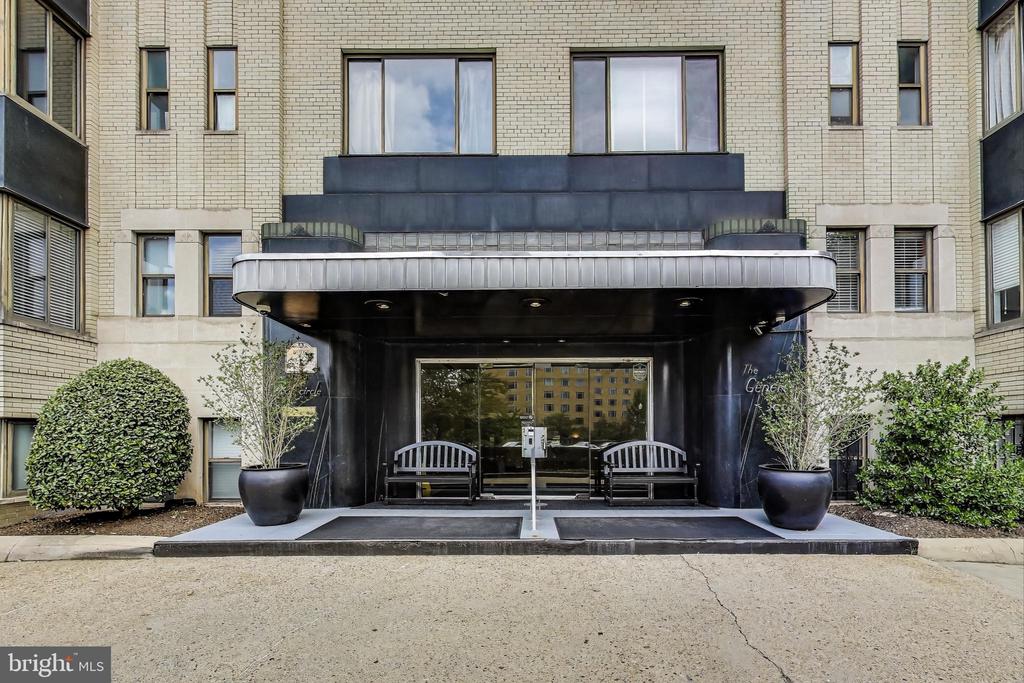 1 SCOTT CIRCLE NW 305