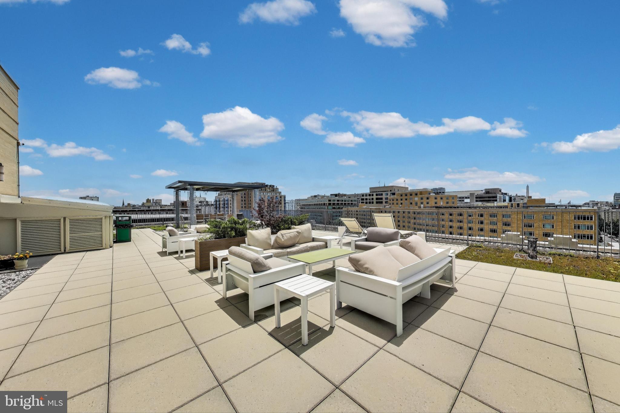 1 SCOTT CIRCLE NW 305