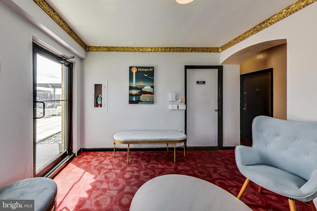 1 SCOTT CIRCLE NW 305
