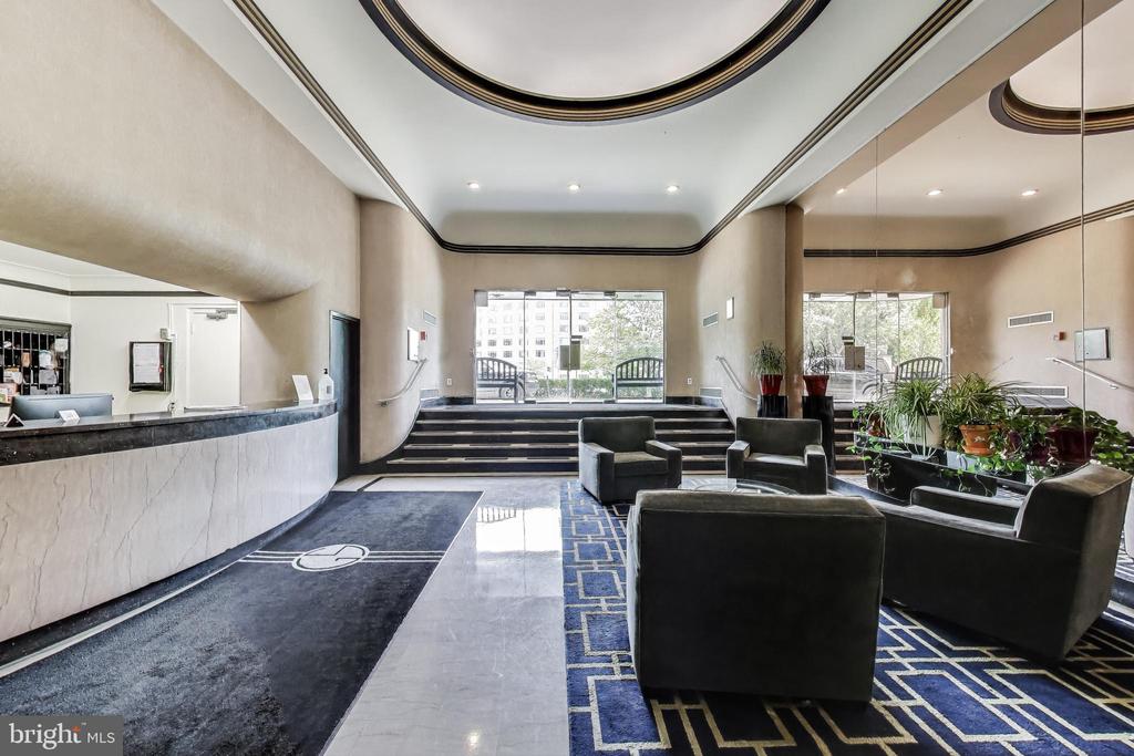 1 SCOTT CIRCLE NW 305