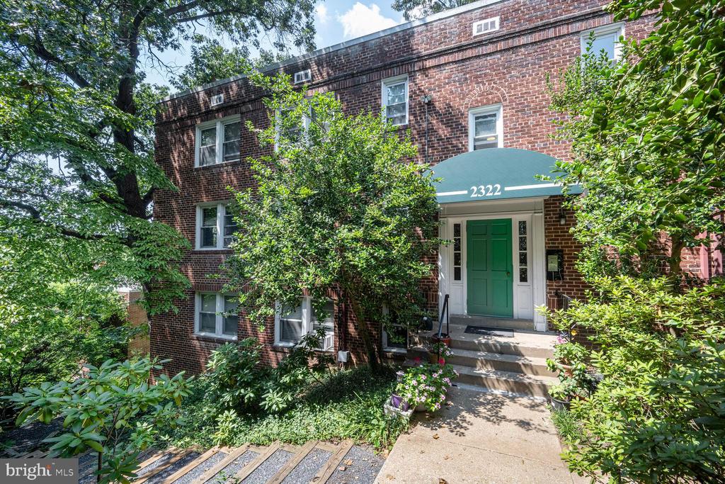 2322 40TH PLACE NW #301