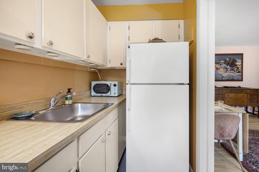 2322 40TH PLACE NW #301