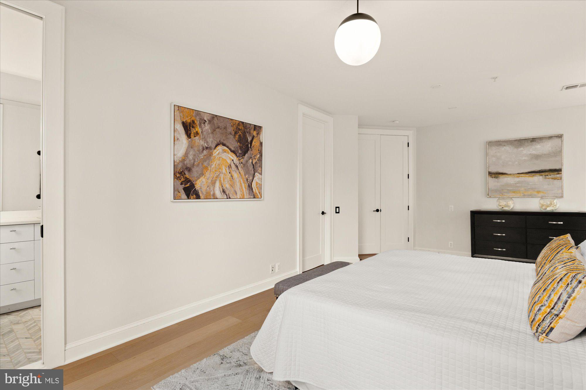 2025 HILLYER PLACE NW 4