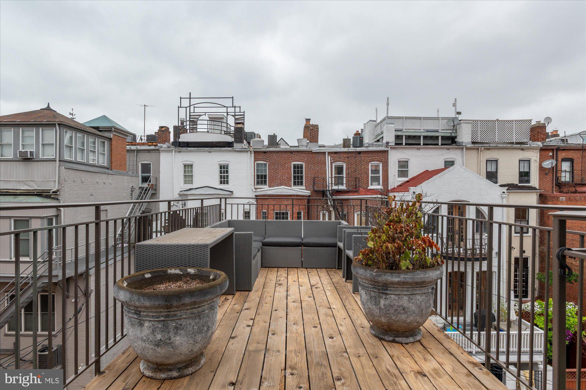 2025 HILLYER PLACE NW 4