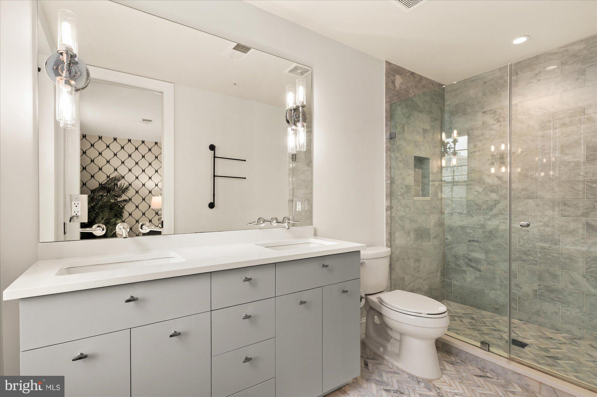 2025 HILLYER PLACE NW 4