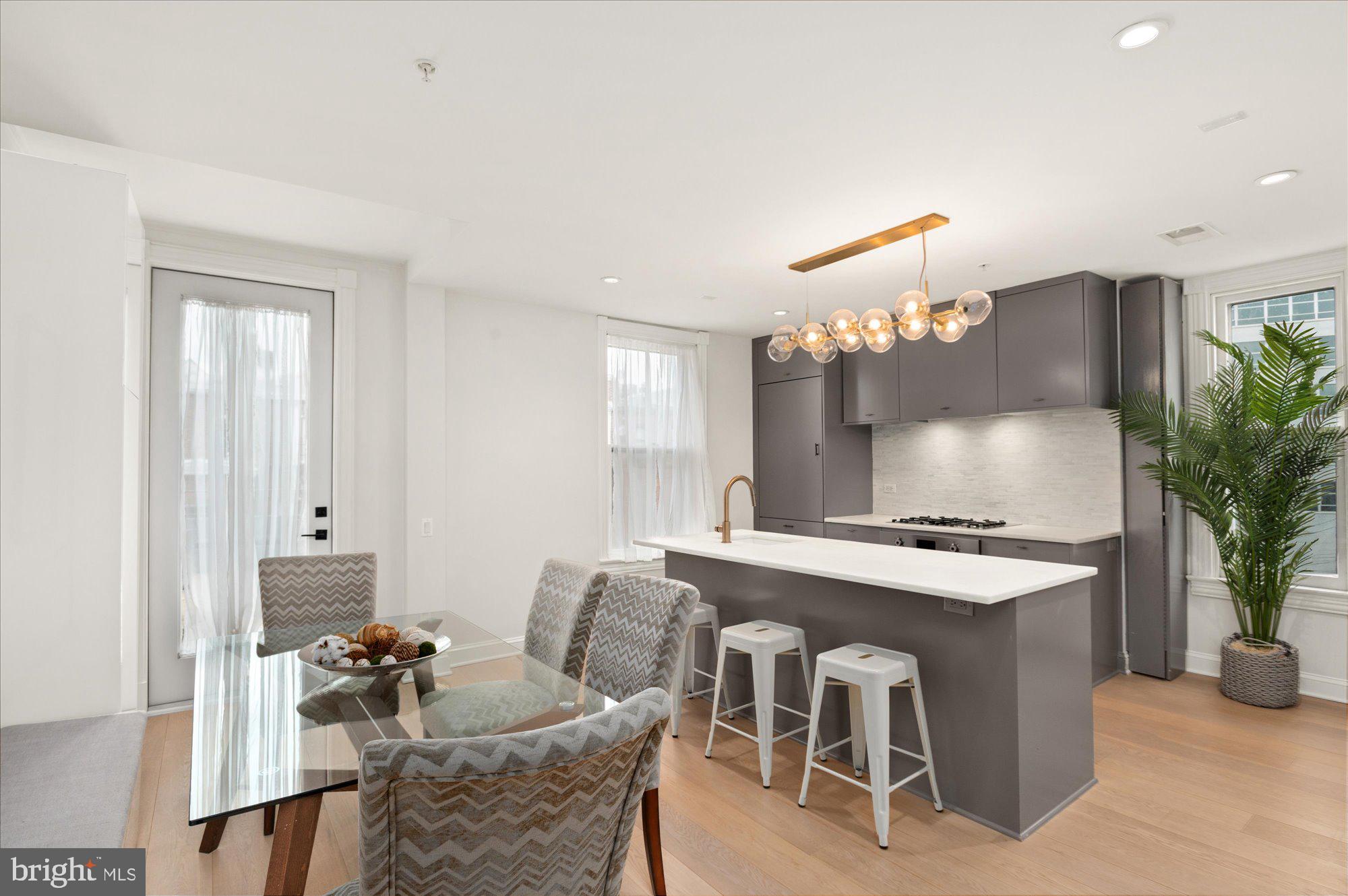 2025 HILLYER PLACE NW 4