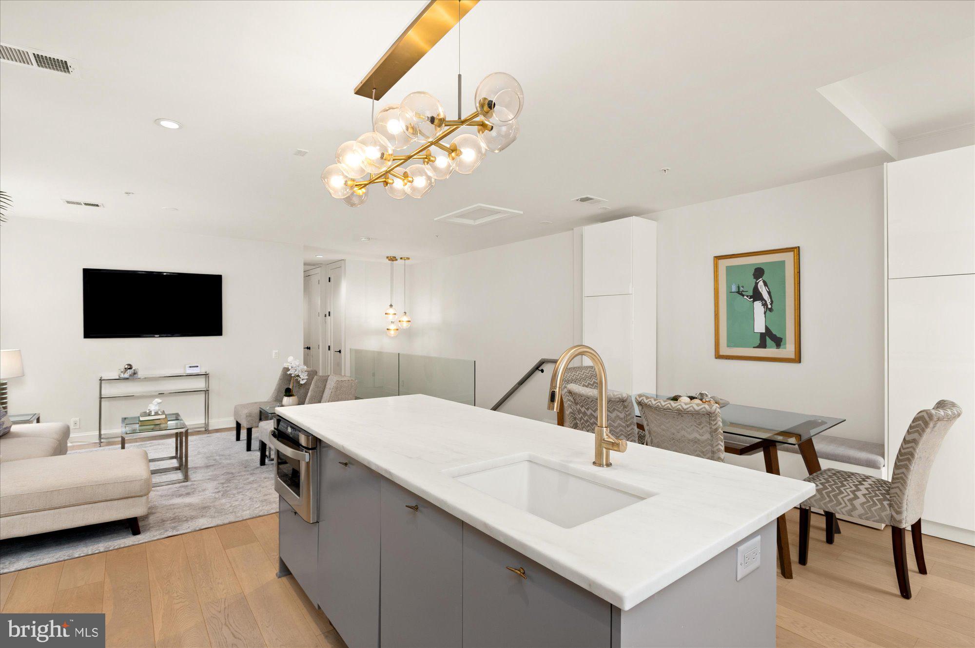 2025 HILLYER PLACE NW 4