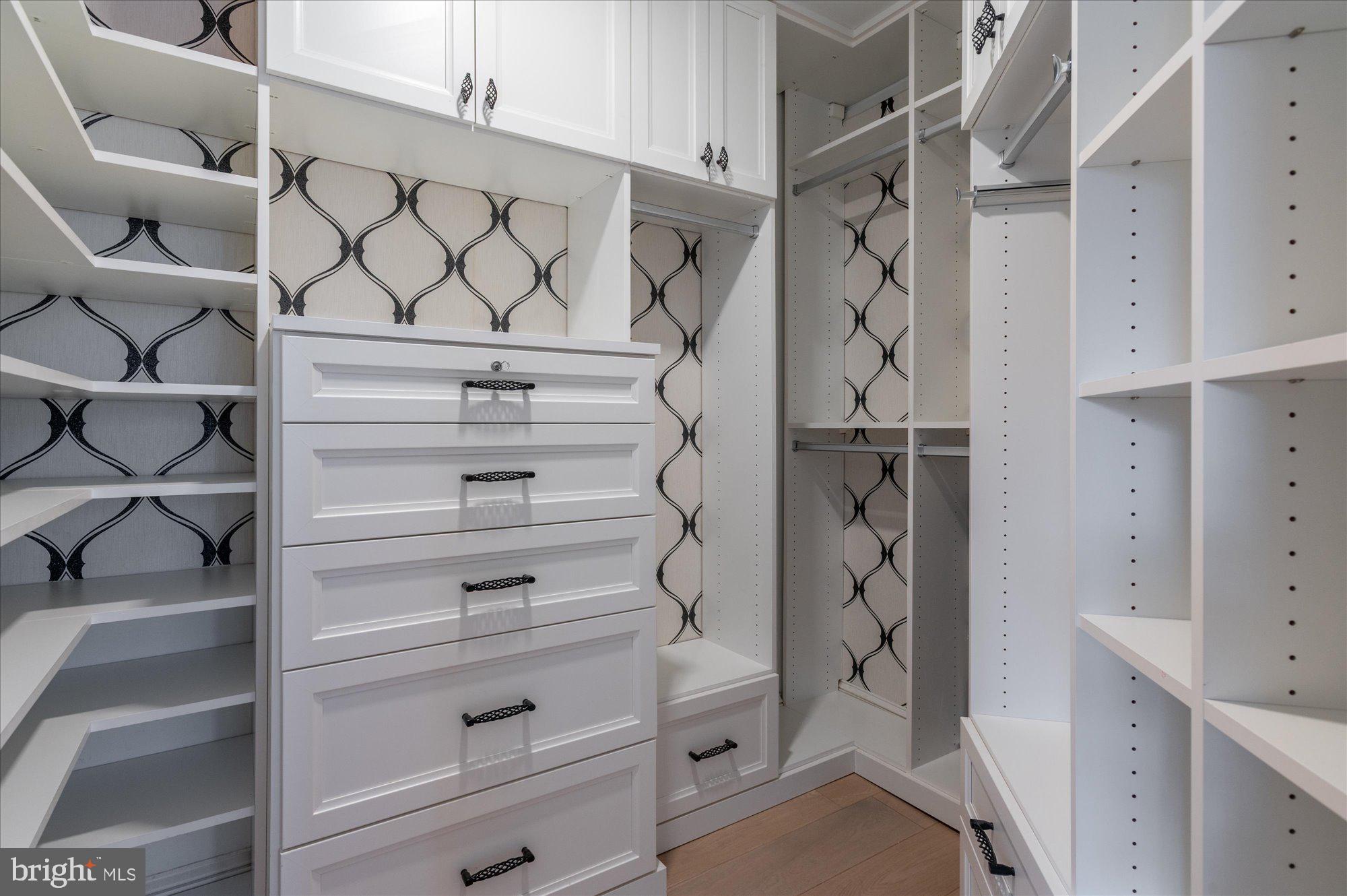 2025 HILLYER PLACE NW 4