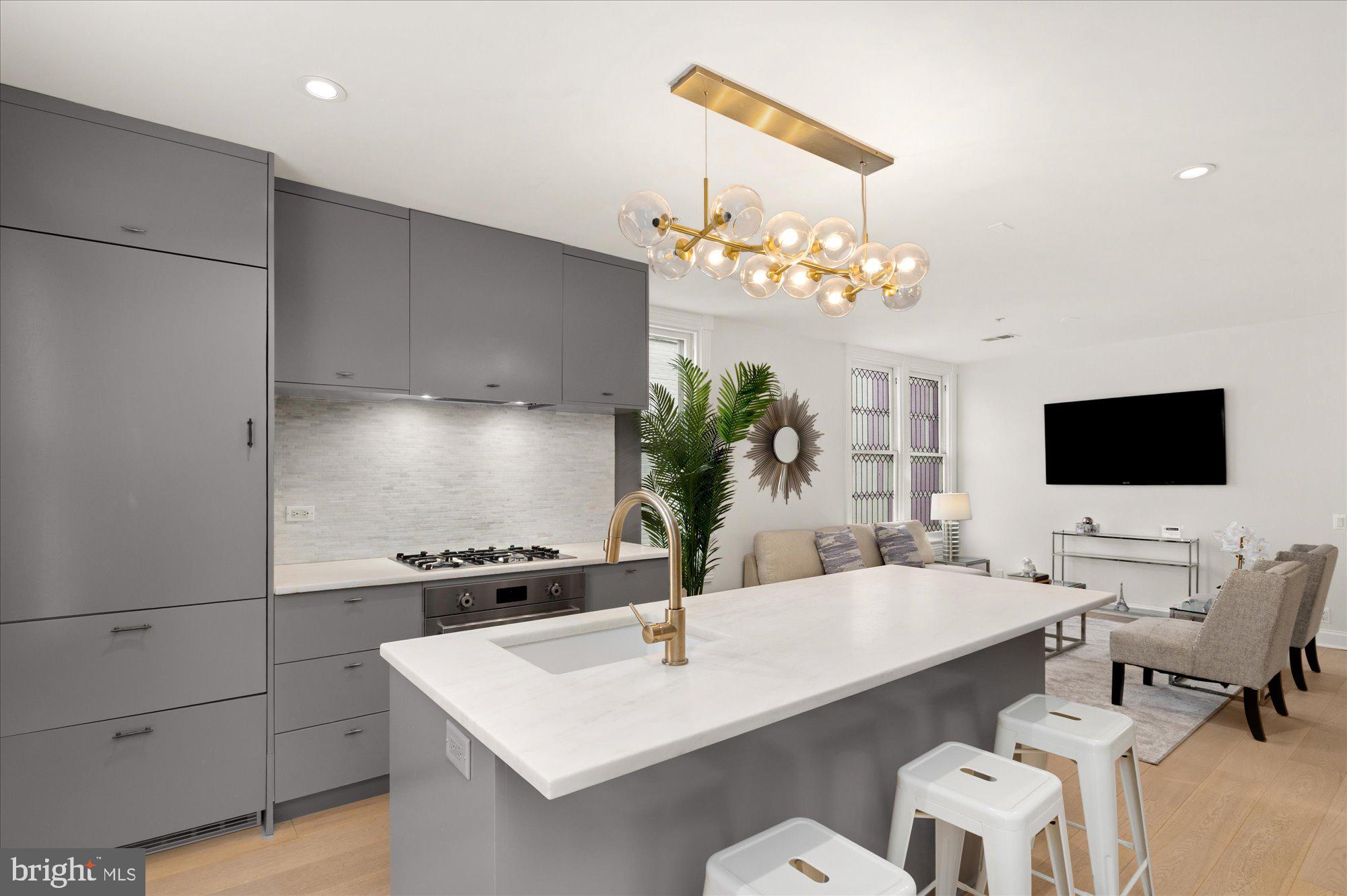 2025 HILLYER PLACE NW 4