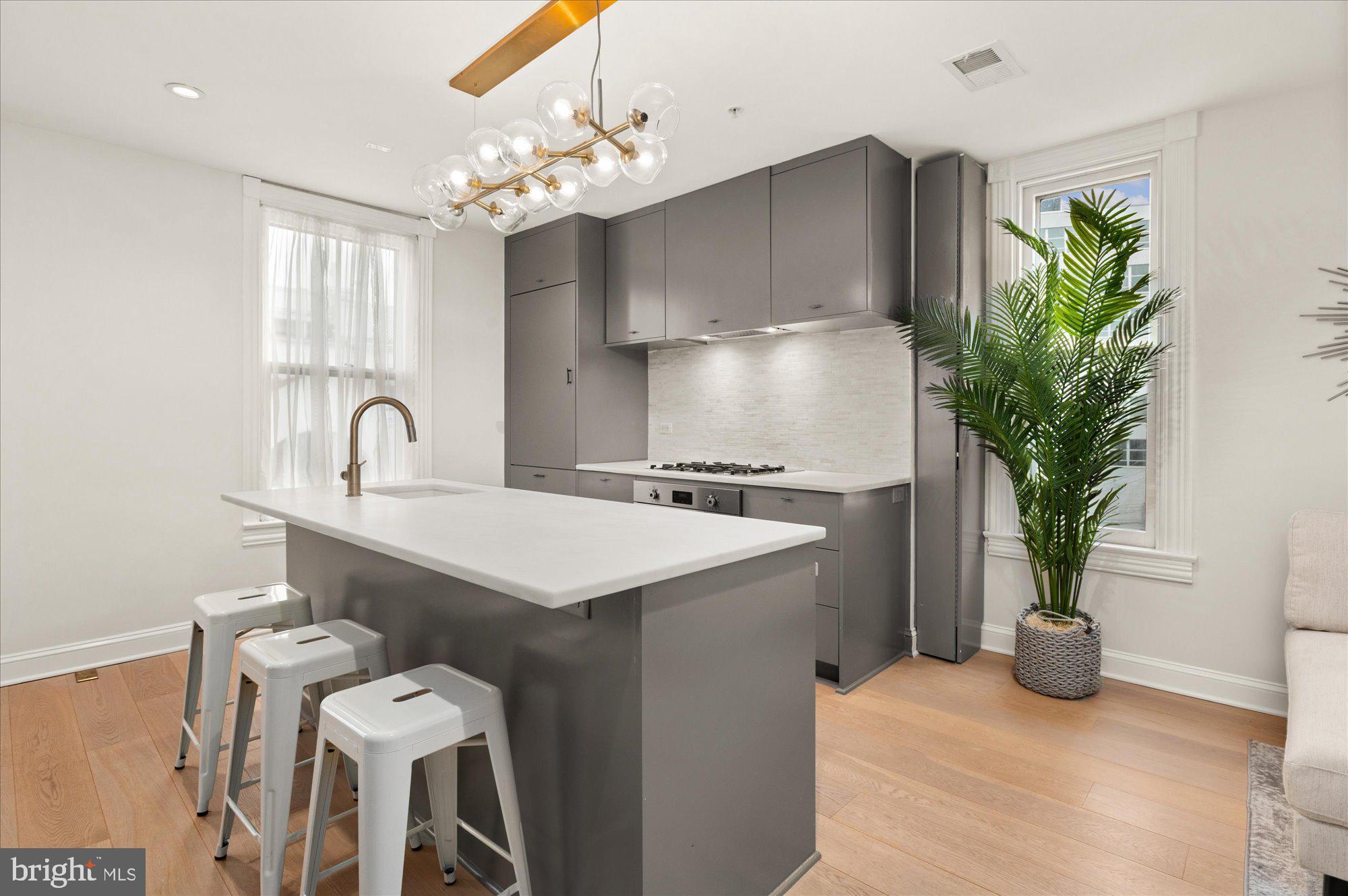 2025 HILLYER PLACE NW 4