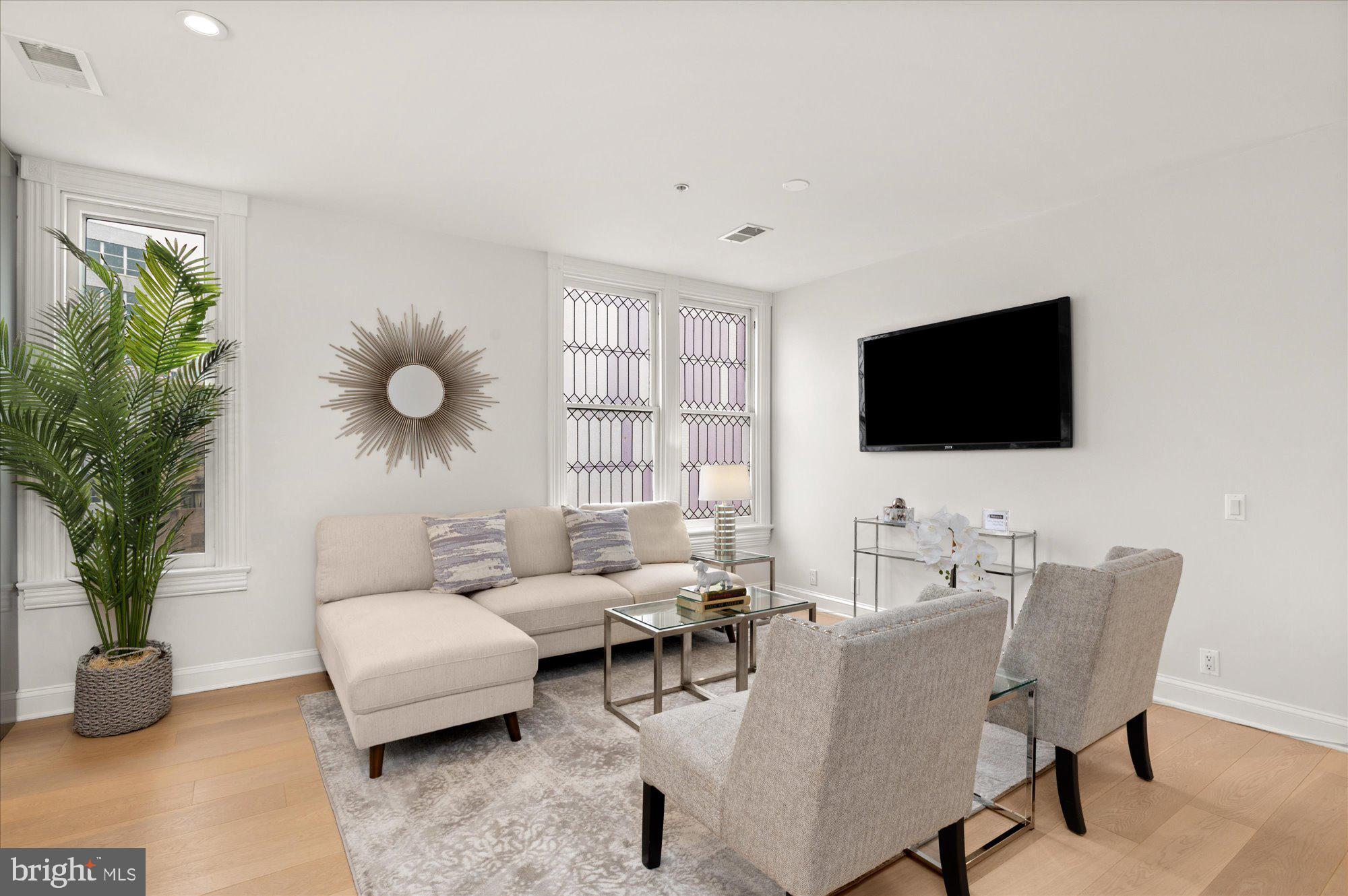 2025 HILLYER PLACE NW 4