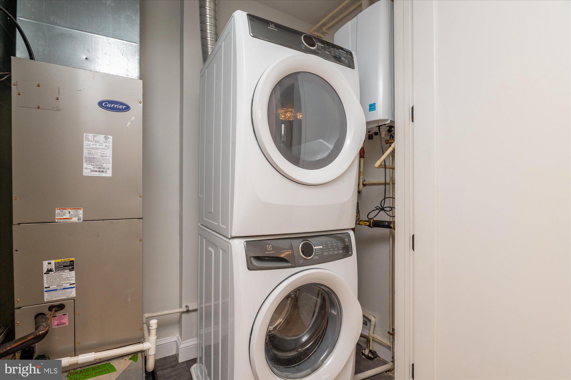 2025 HILLYER PLACE NW 4