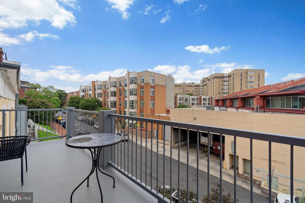 2412 17TH STREET NW 301