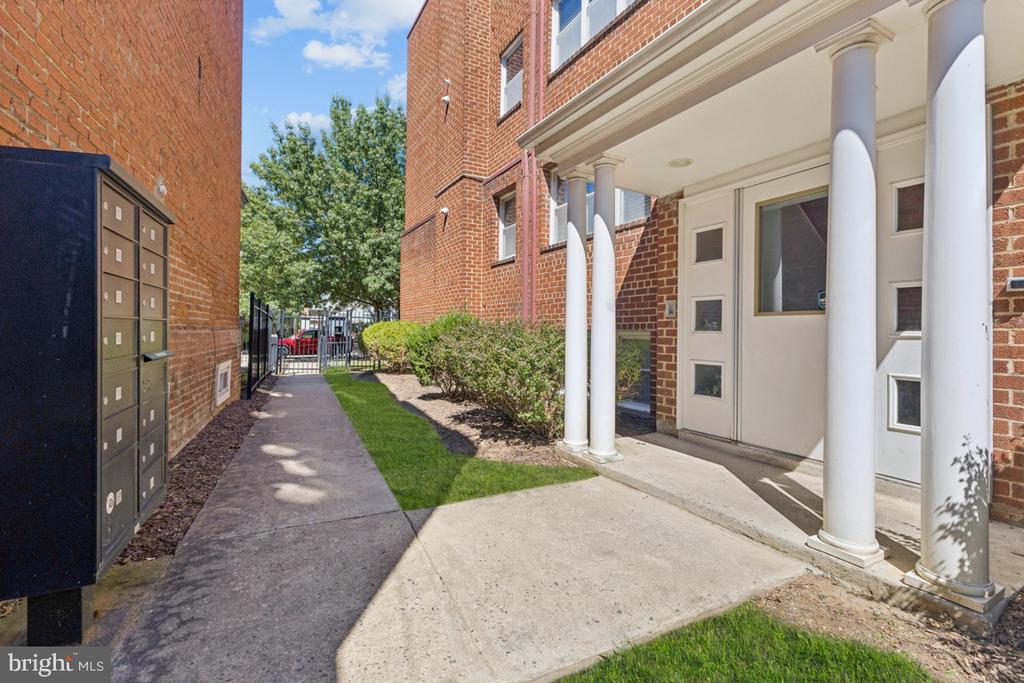 526 KENYON STREET NW 104