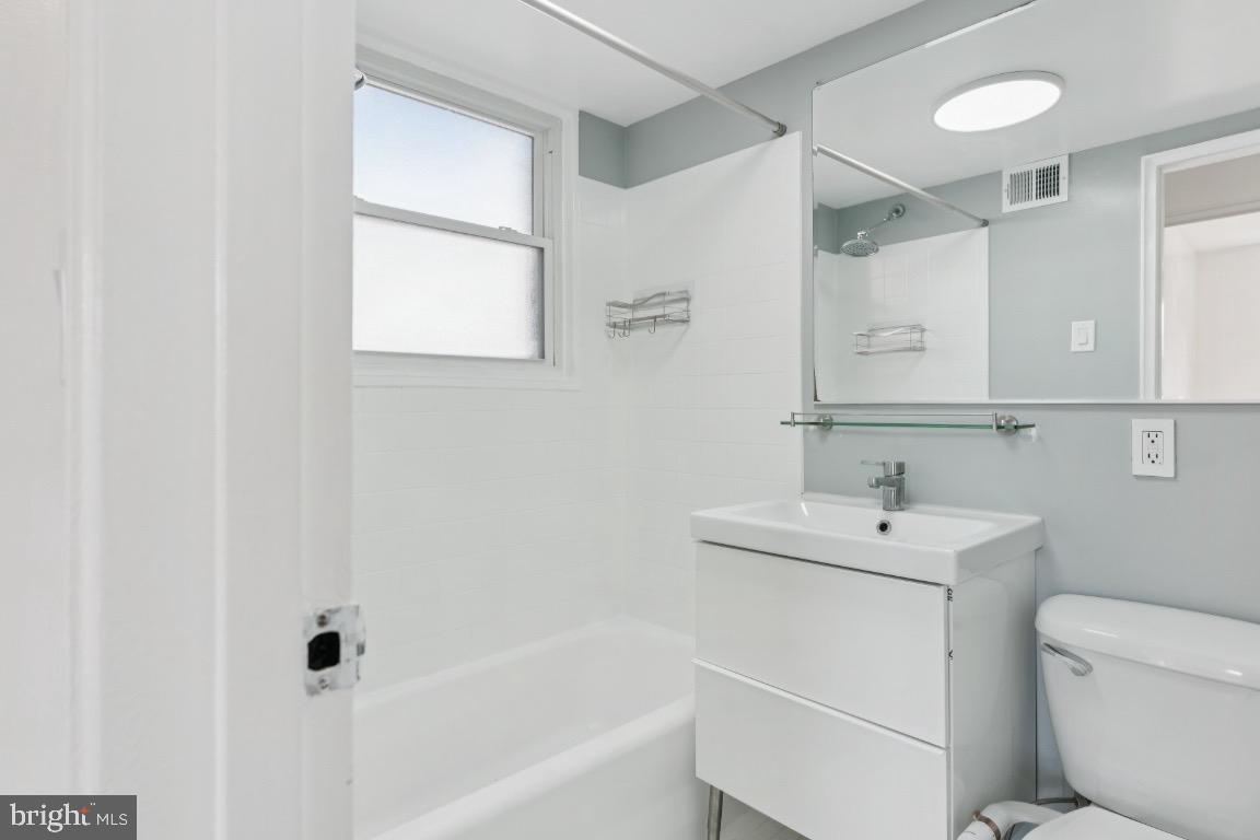 526 KENYON STREET NW 104