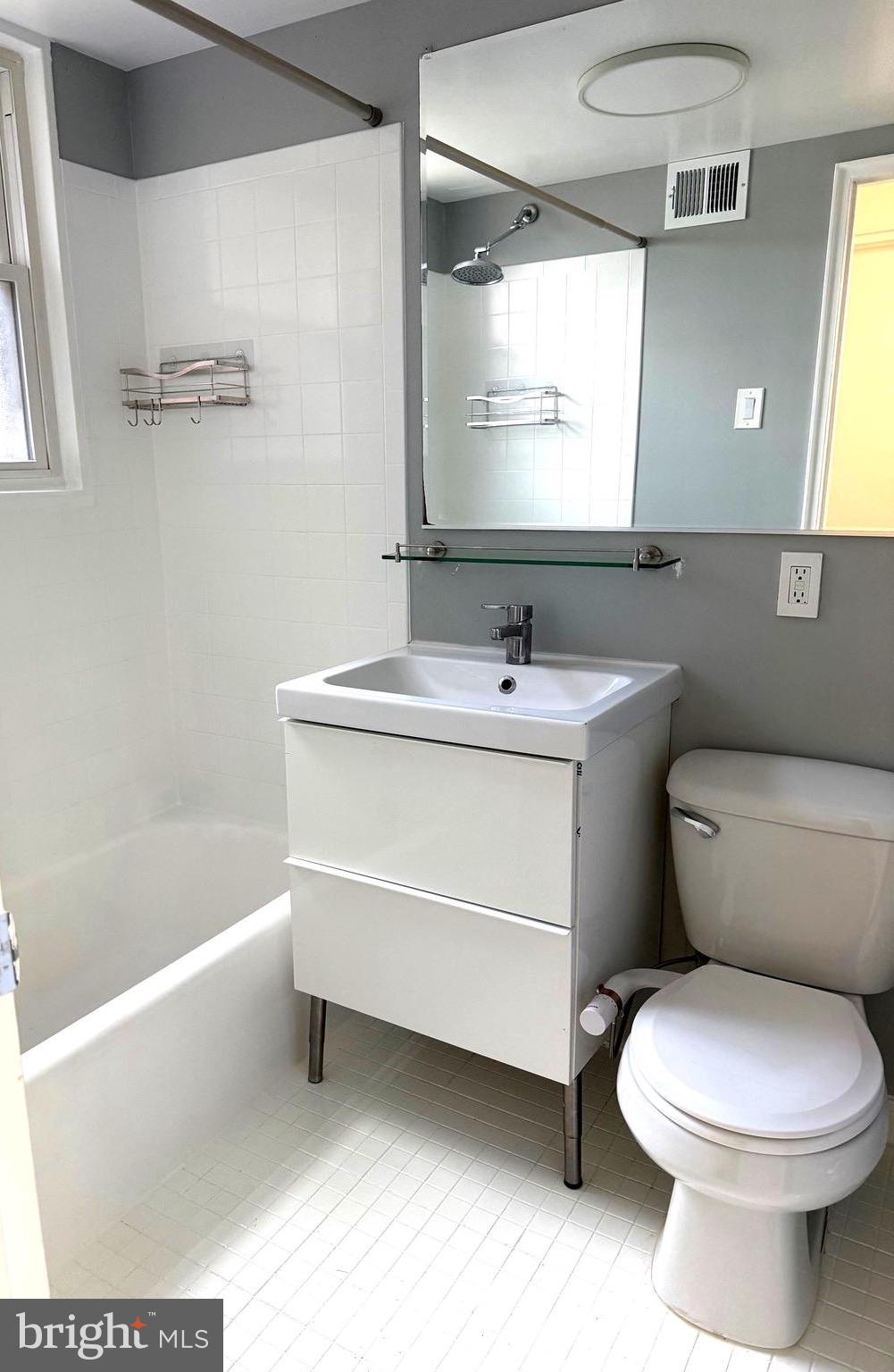 526 KENYON STREET NW 104