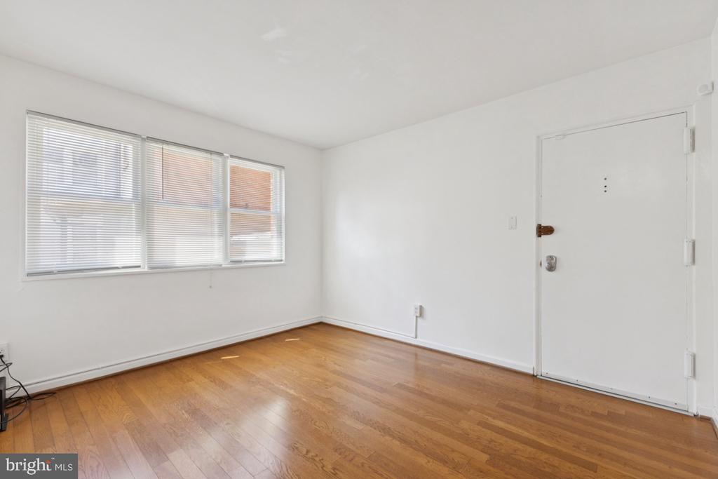 526 KENYON STREET NW 104