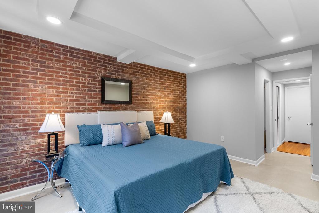 1045 31ST STREET NW 302