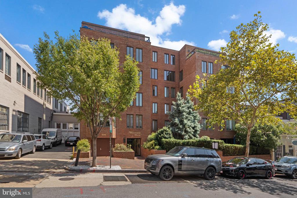 1045 31ST STREET NW 302