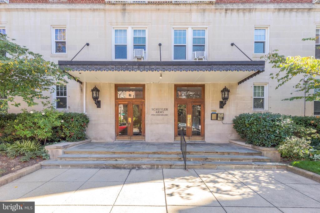 1954 COLUMBIA ROAD NW 201