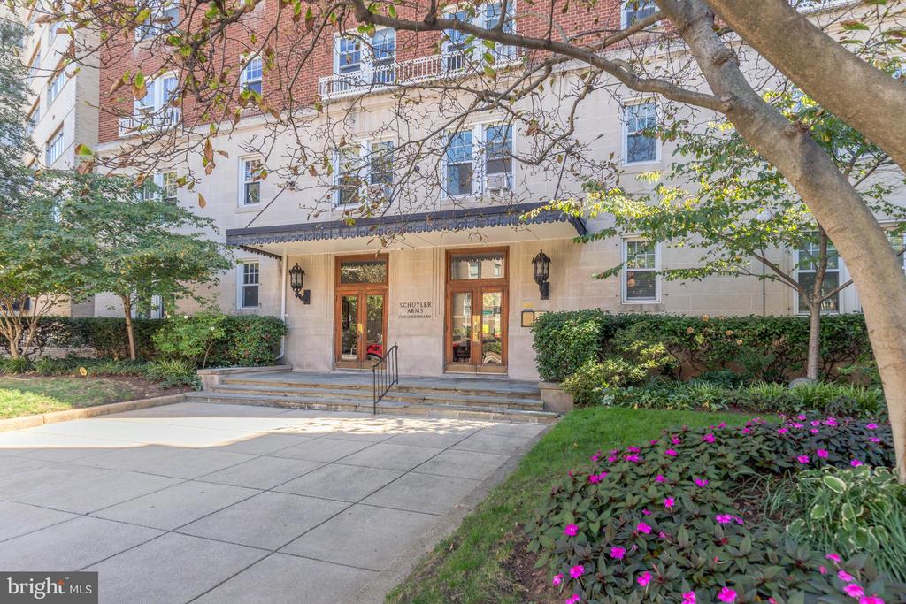 1954 COLUMBIA ROAD NW 201