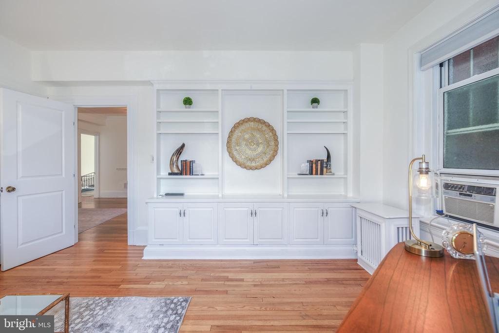 1954 COLUMBIA ROAD NW 201