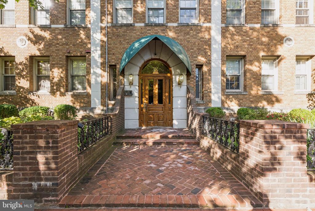 18 9TH STREET NE 304