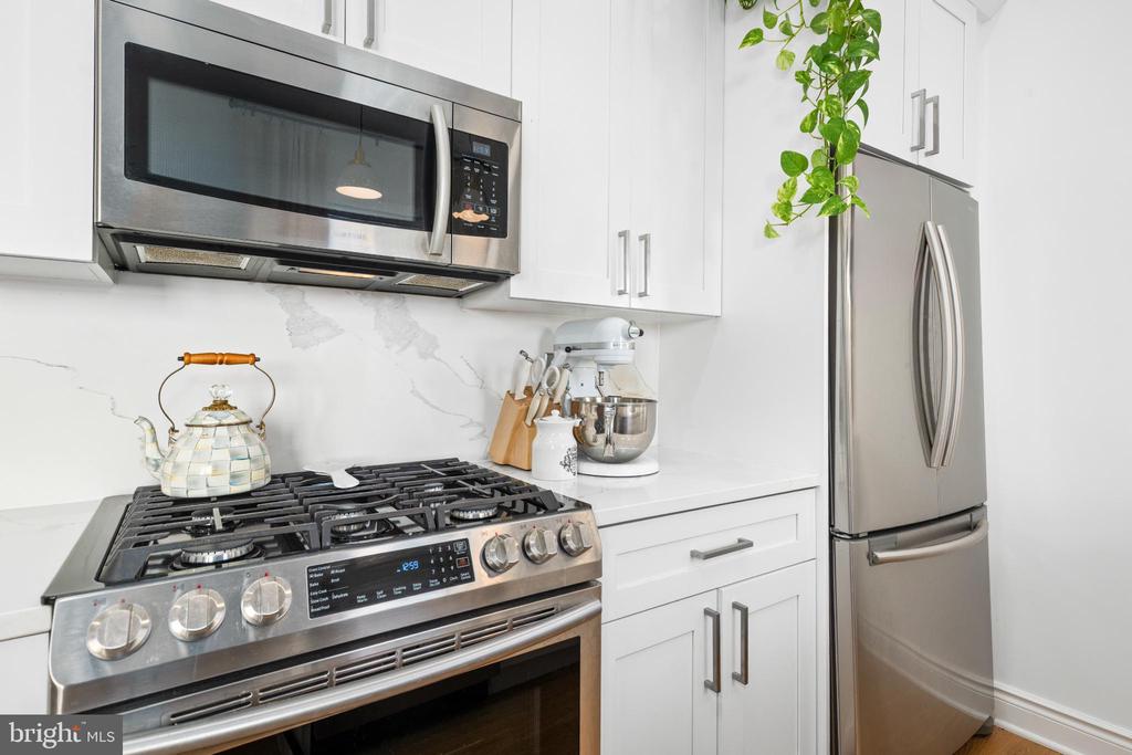 317 3RD STREET SE 33