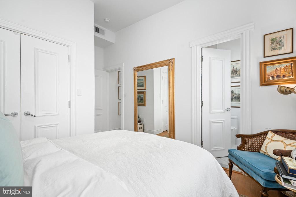 317 3RD STREET SE 33