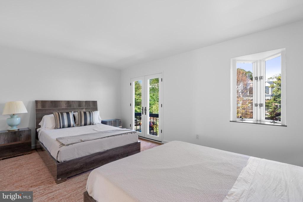 3322 DENT PLACE NW