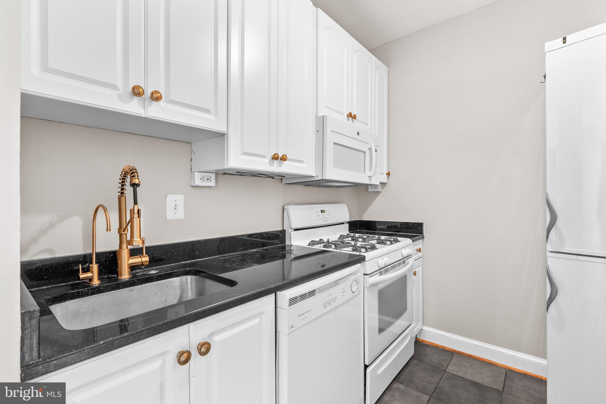 3100 WISCONSIN AVENUE NW 403