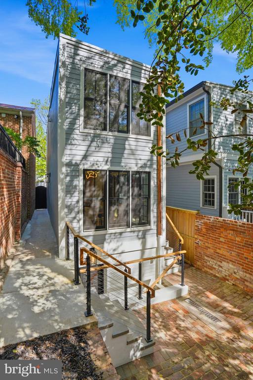 1238 28TH STREET NW