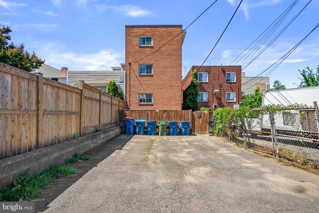718 PARK ROAD NW Unit: 1