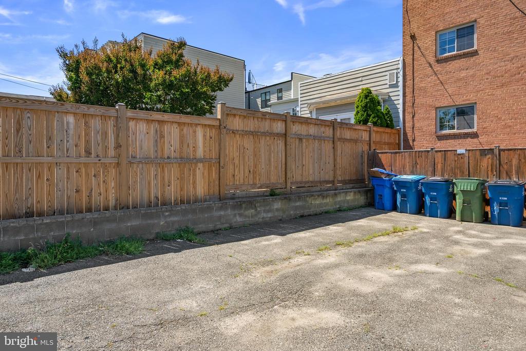 718 PARK ROAD NW Unit: 1