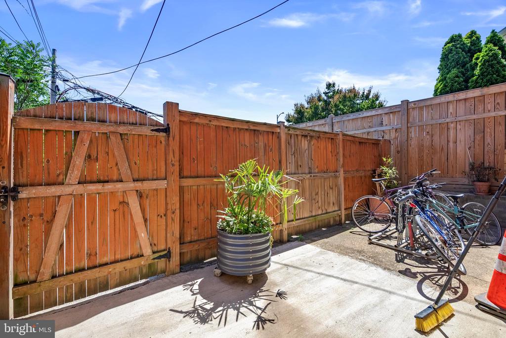 718 PARK ROAD NW Unit: 1