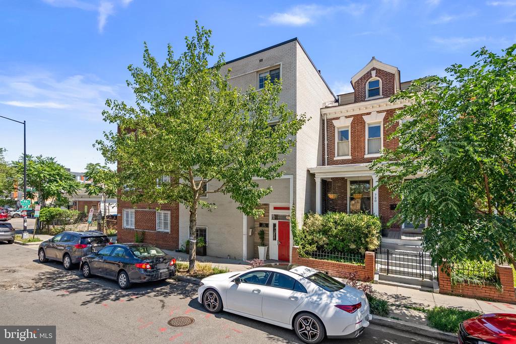 718 PARK ROAD NW Unit: 1