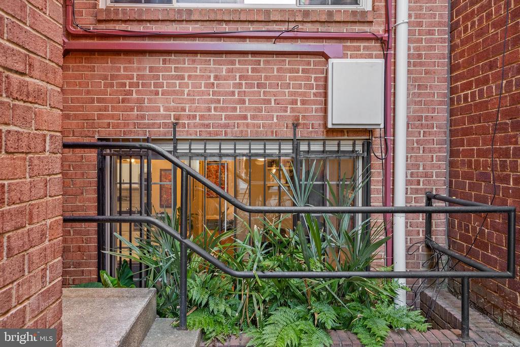 718 PARK ROAD NW Unit: 1