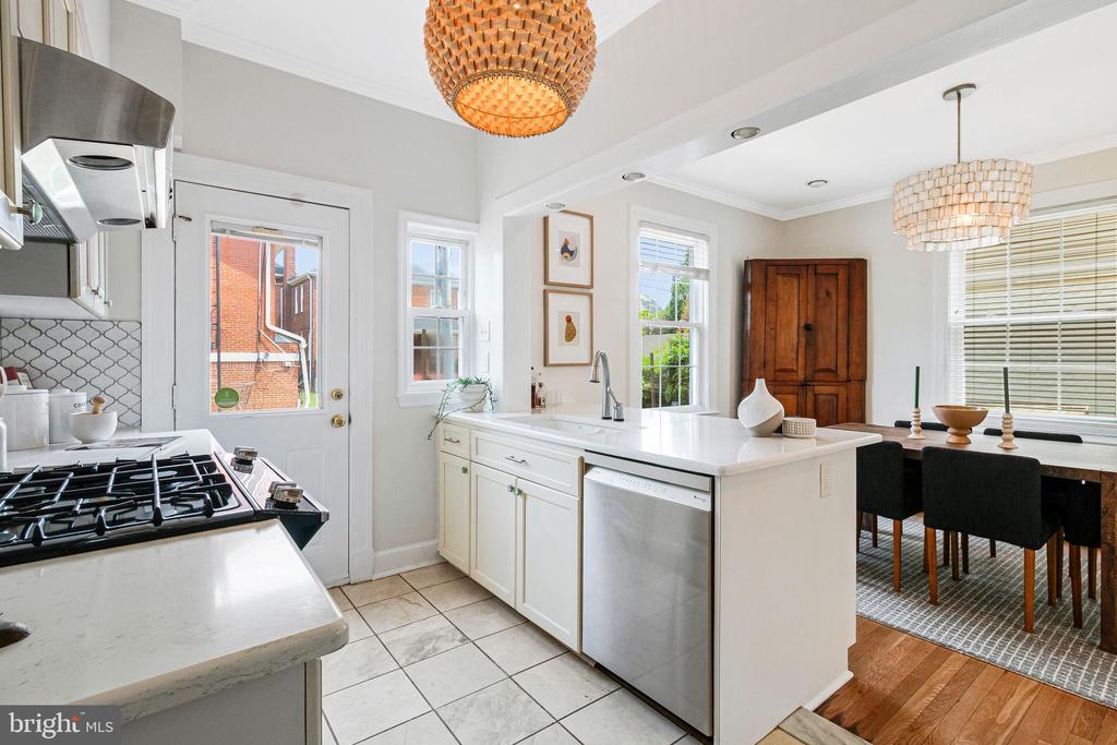 623 TEWKESBURY PLACE NW