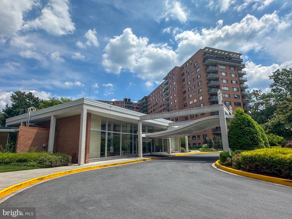 4201 CATHEDRAL AVENUE NW Unit: 321E