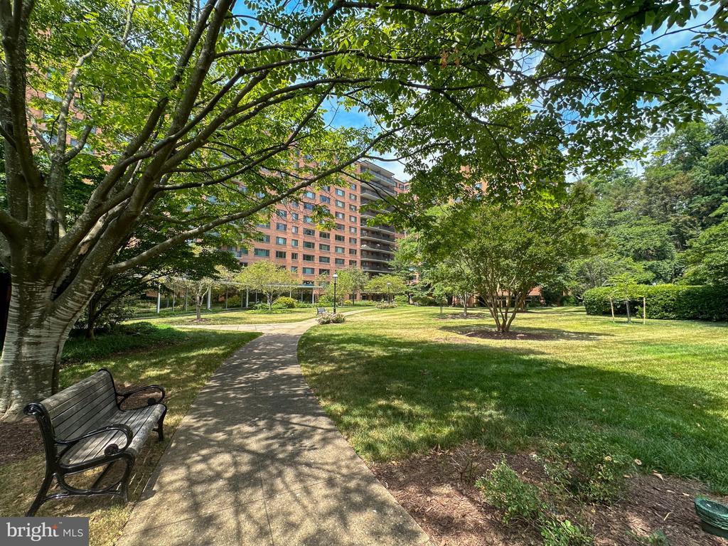 4201 CATHEDRAL AVENUE NW Unit: 321E