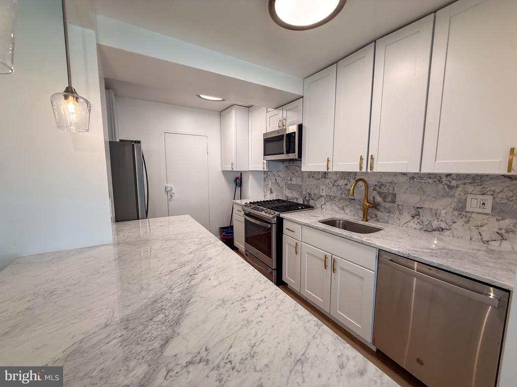 4201 CATHEDRAL AVENUE NW Unit: 321E