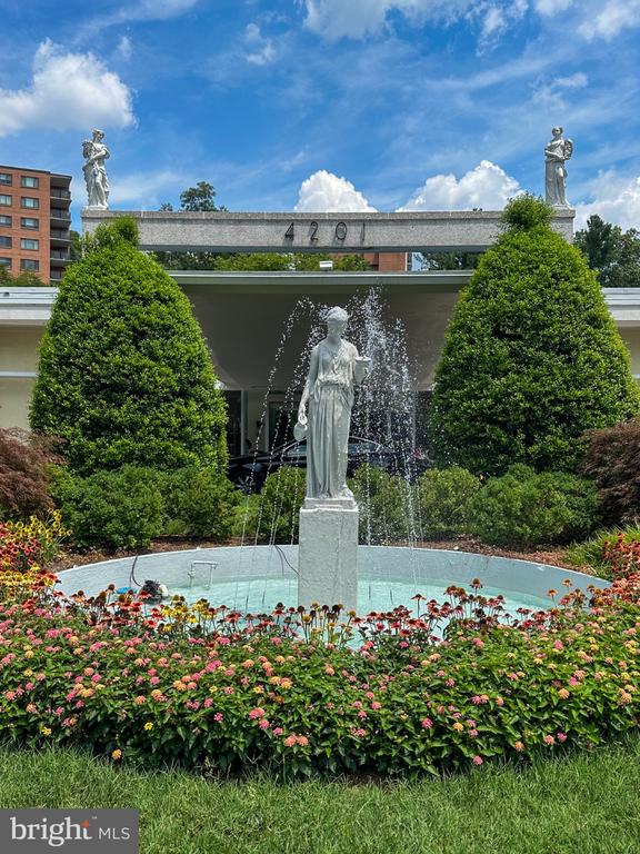 4201 CATHEDRAL AVENUE NW Unit: 321E