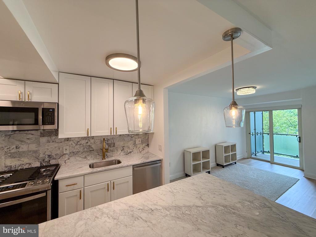 4201 CATHEDRAL AVENUE NW Unit: 321E