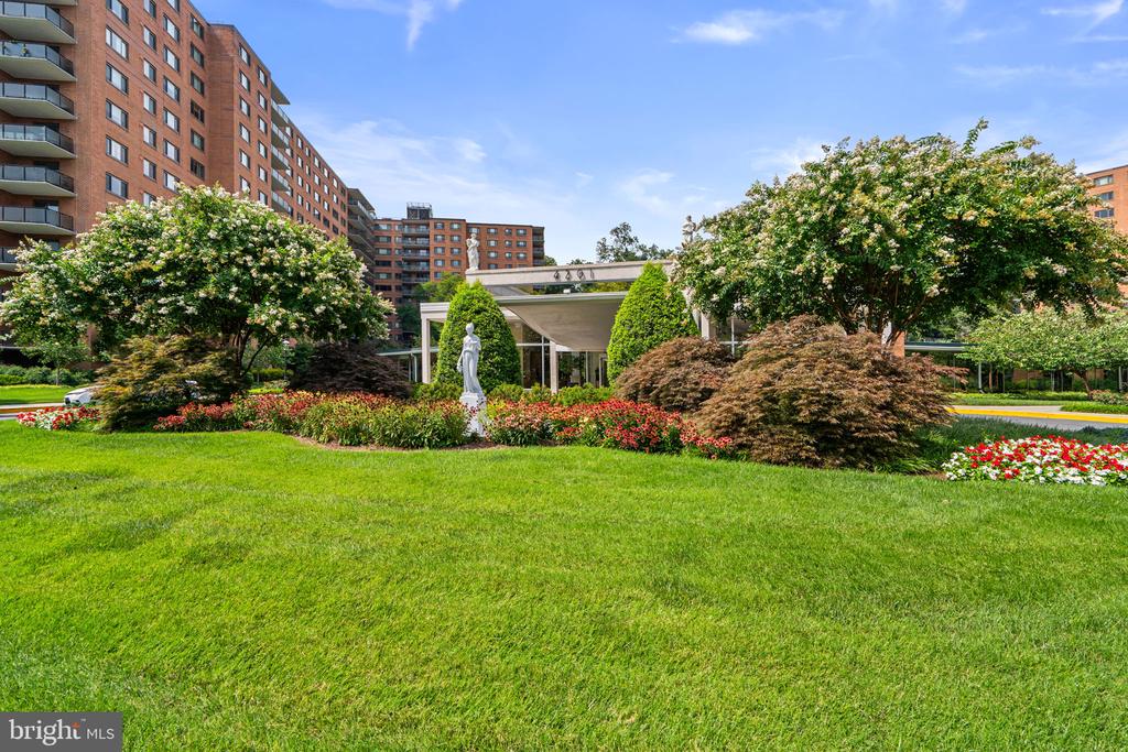 4201 CATHEDRAL AVENUE NW Unit: 419E