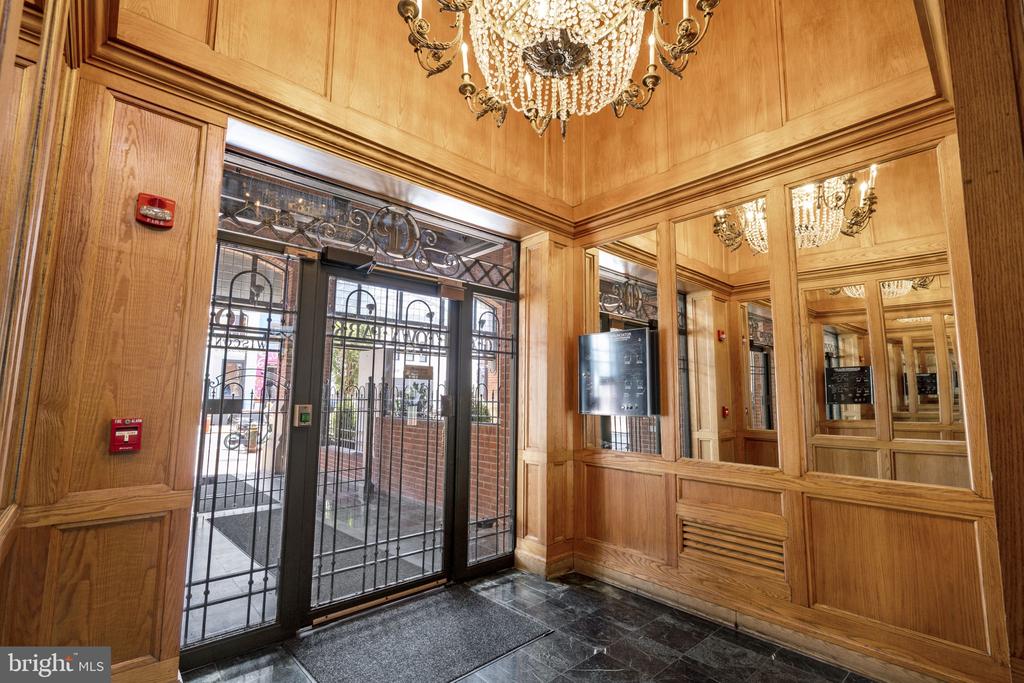 1080 WISCONSIN AVENUE NW Unit: 1003